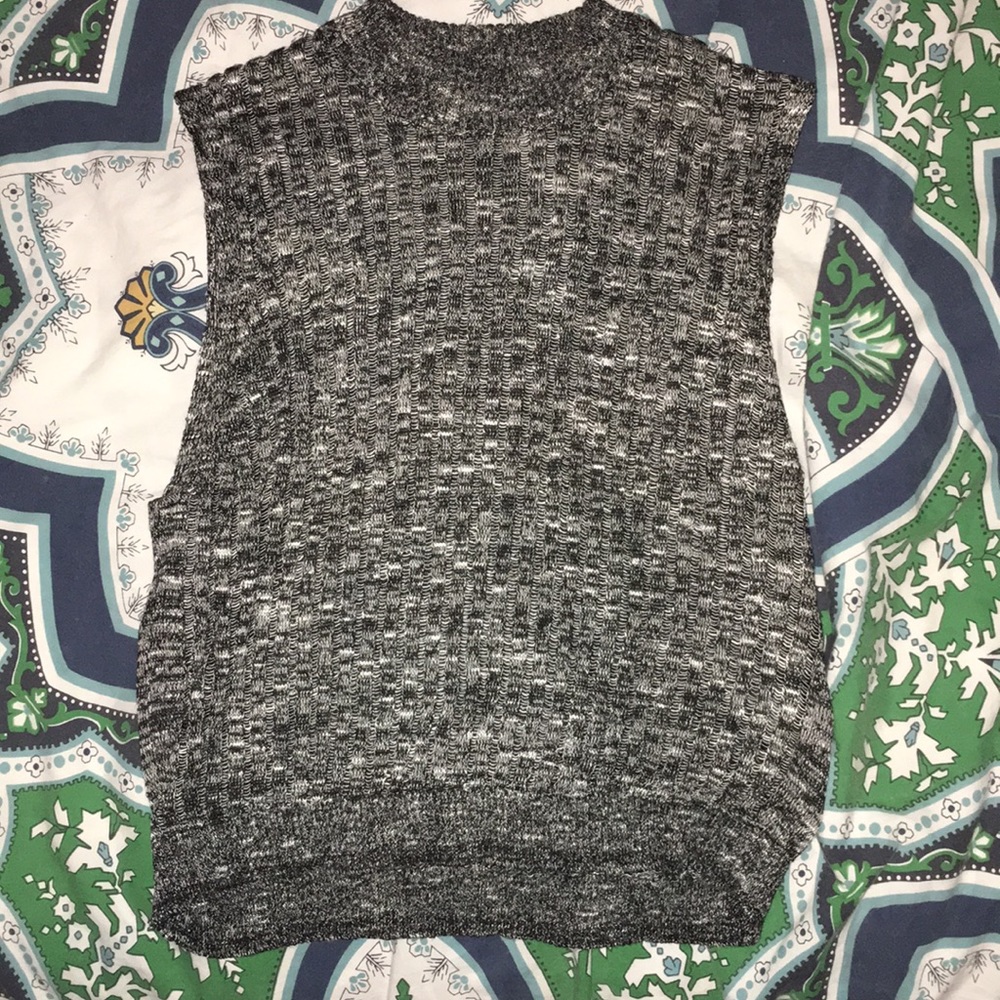 Cute black and white crop top!